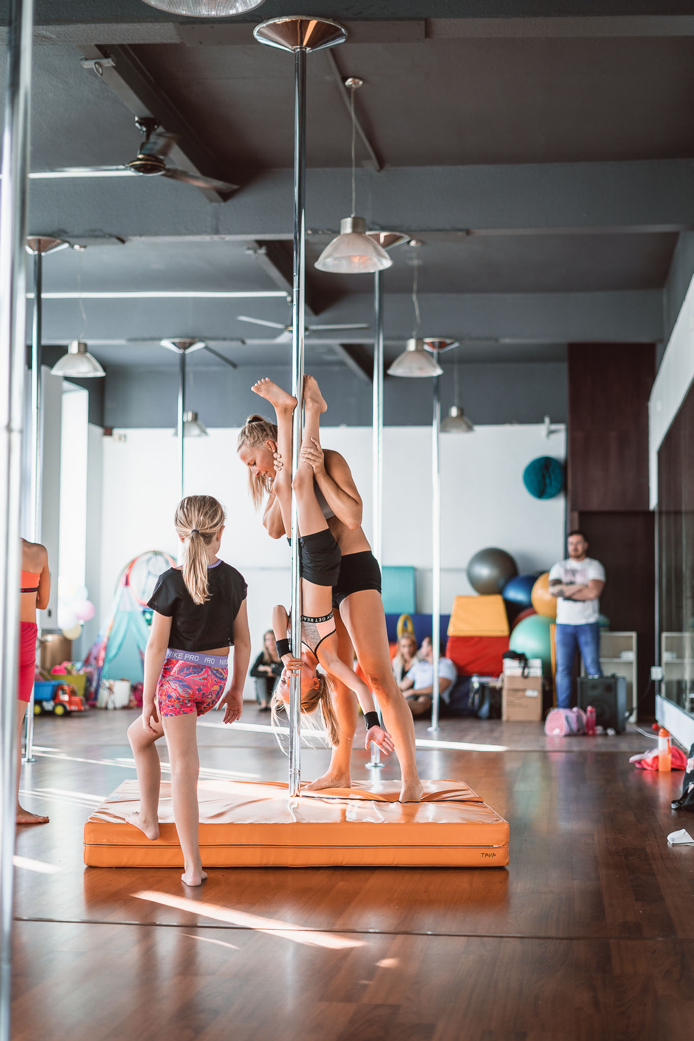 pole dance děti teplice next studio fitness centrum
